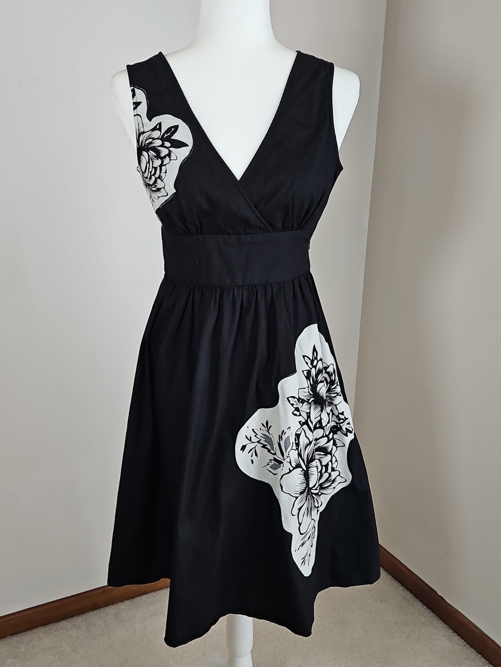 Babydoll Fit Flare Dress V Neck White Floral Applique Whimsigoth Artsy Indie SZ5